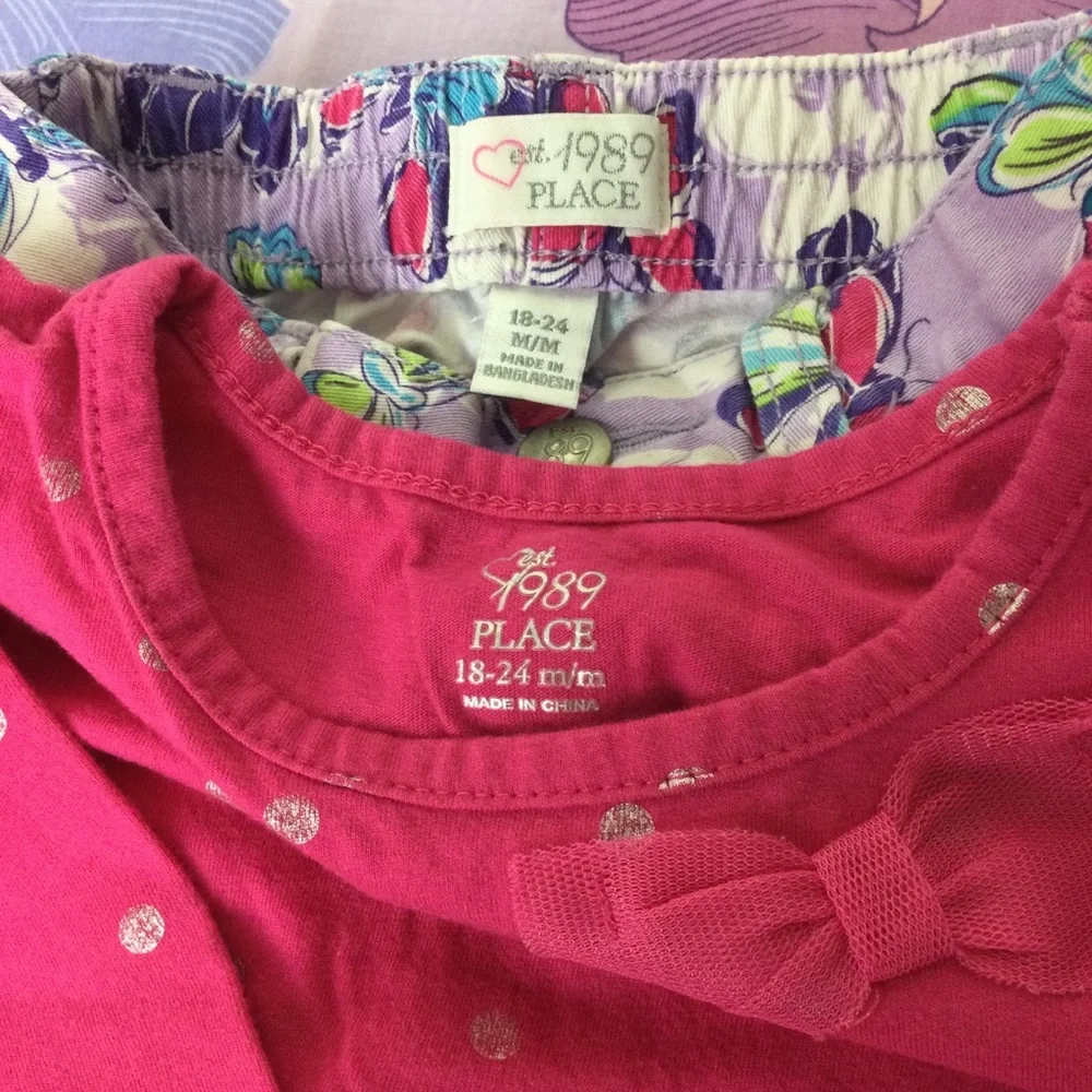 Like New Toddler Girl  Lot 4 pieces   2 sets Carter’s